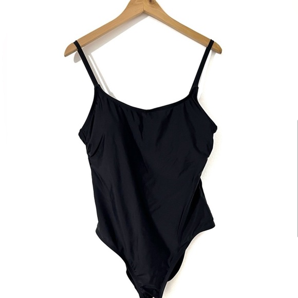 Hurley Other - Hurley ✨ XL • Black • One Piece Swimsuit